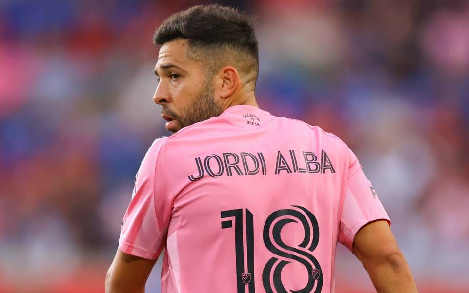 Số áo Jordi Alba đã mặc áo 18 cho Barca kể từ khi anh gia nhập câu lạc bộ vào năm 2012