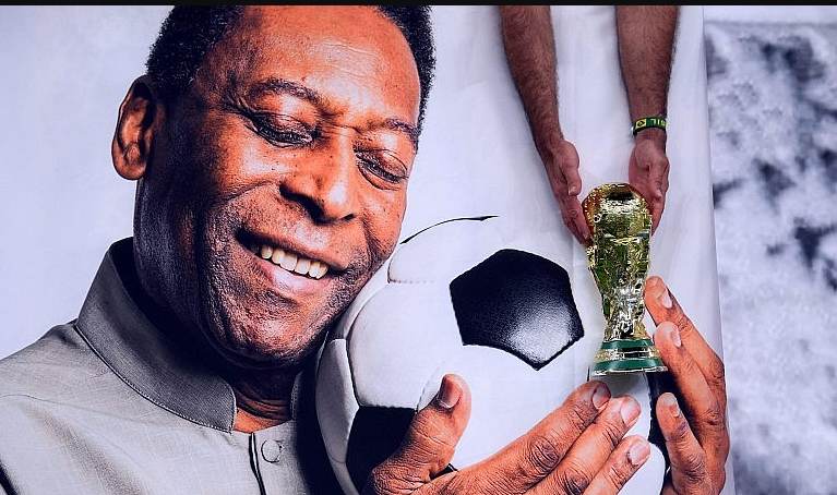 Pele được vinh danh với tên gọi “Vua bóng đá” đầu tiên trên thế giới